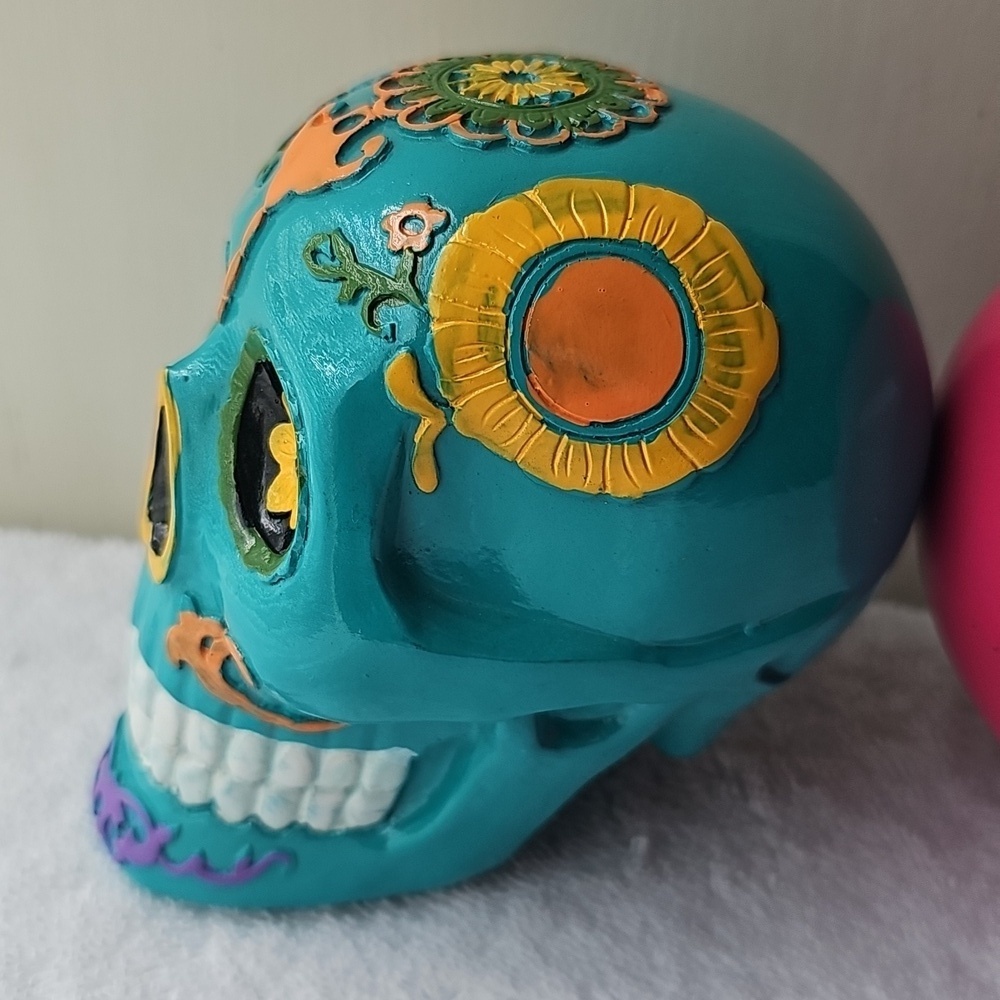 New 2 Skull Decor Halloween Day Of The Dead Colorful 4.2" Skulls Purple & Teal - Picture 9 of 11